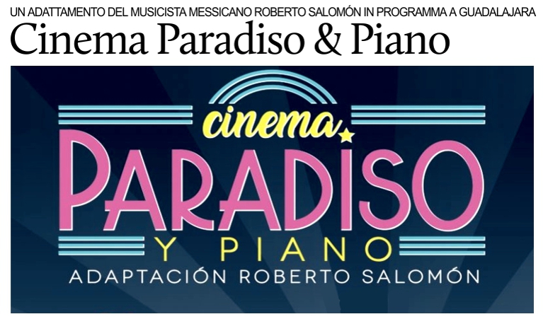 Un pianoforte accompagner dal vivo il film Cinema Paradiso a Guadalajara.